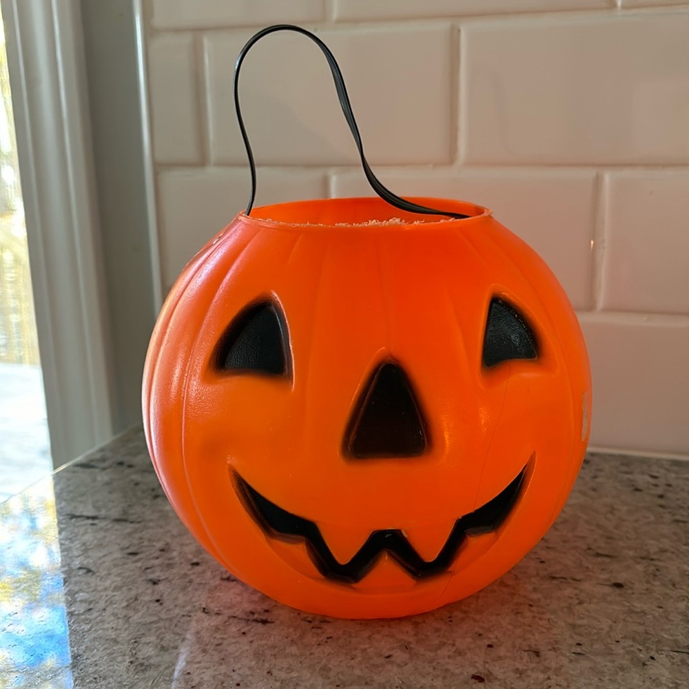 Vintage 1980 Halloween blow mold pumpkin pail